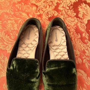 COPY - Birdies - The Starling - Pine - Size 9.5 - velvet- very good used cond.
